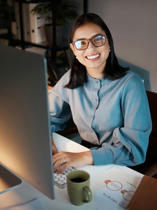 cyber-hacker-or-business-woman-with-computer-for-futuristic-cybersecurity-research-or-blockchain-qpfdeklk3knloxnwic0uaaqc8qnek5e205p88nl5c0